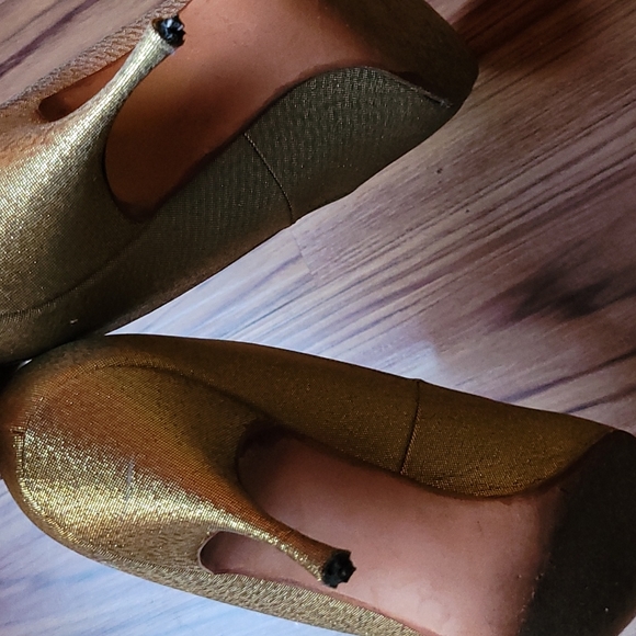 Shoes - Picture 7 of 9